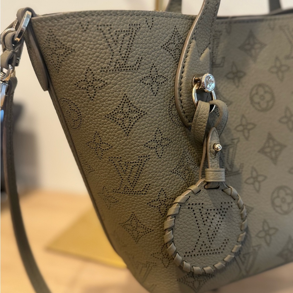 Louis Vuitton 2025 fall olive green mahina two way tote - Picture 2 of 11